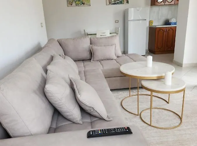 Lydia's Place By The Apartman *