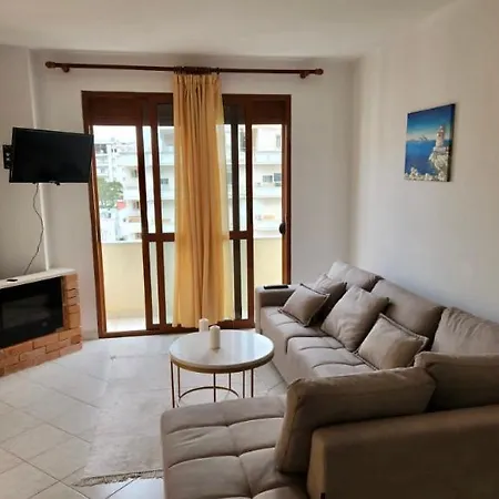 Lydia's Place By The شقة