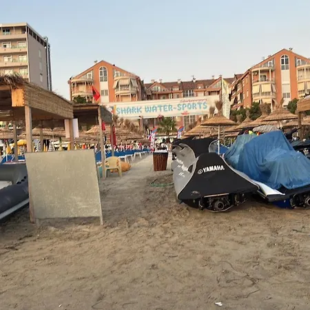 Lydia's Place By The Lejlighed Golem (Tirana)