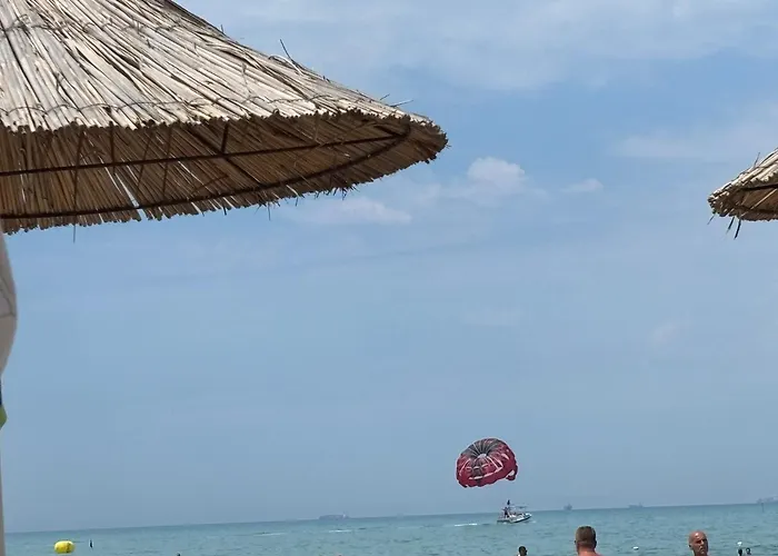 Lydia's Place By The Апартаменты